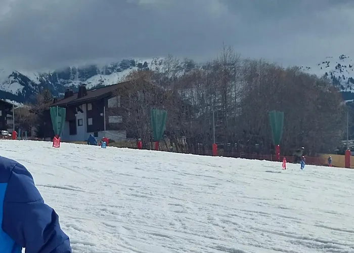 F1 Confort Skis Aux Pieds Межев